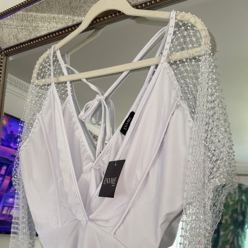 Elegant White top ring stones sleeves